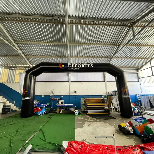 Portal inflável em evento esportivo